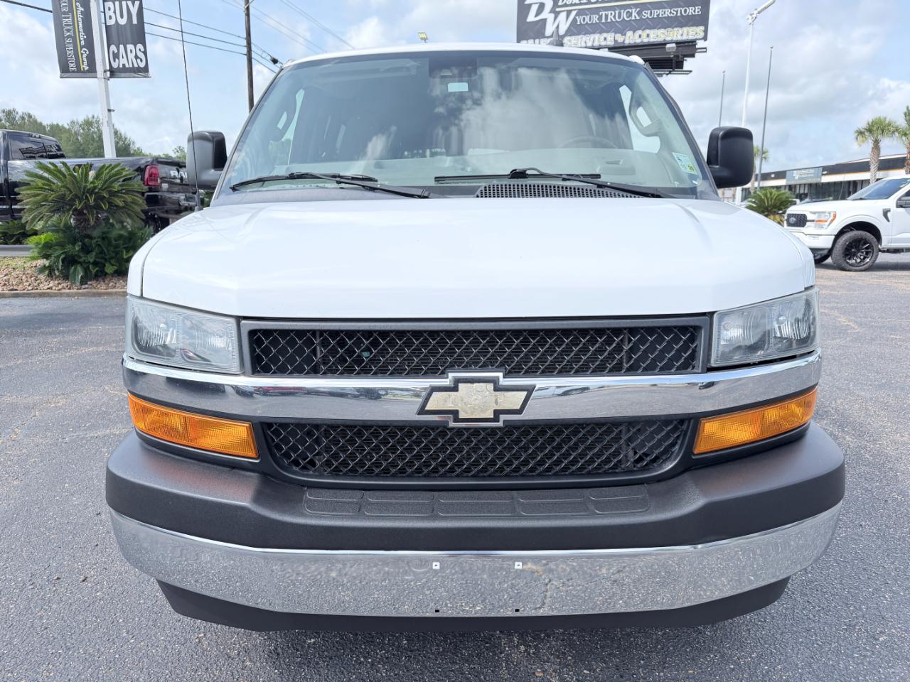 Chevrolet Express Passenger RWD 3500 155" LT 2021