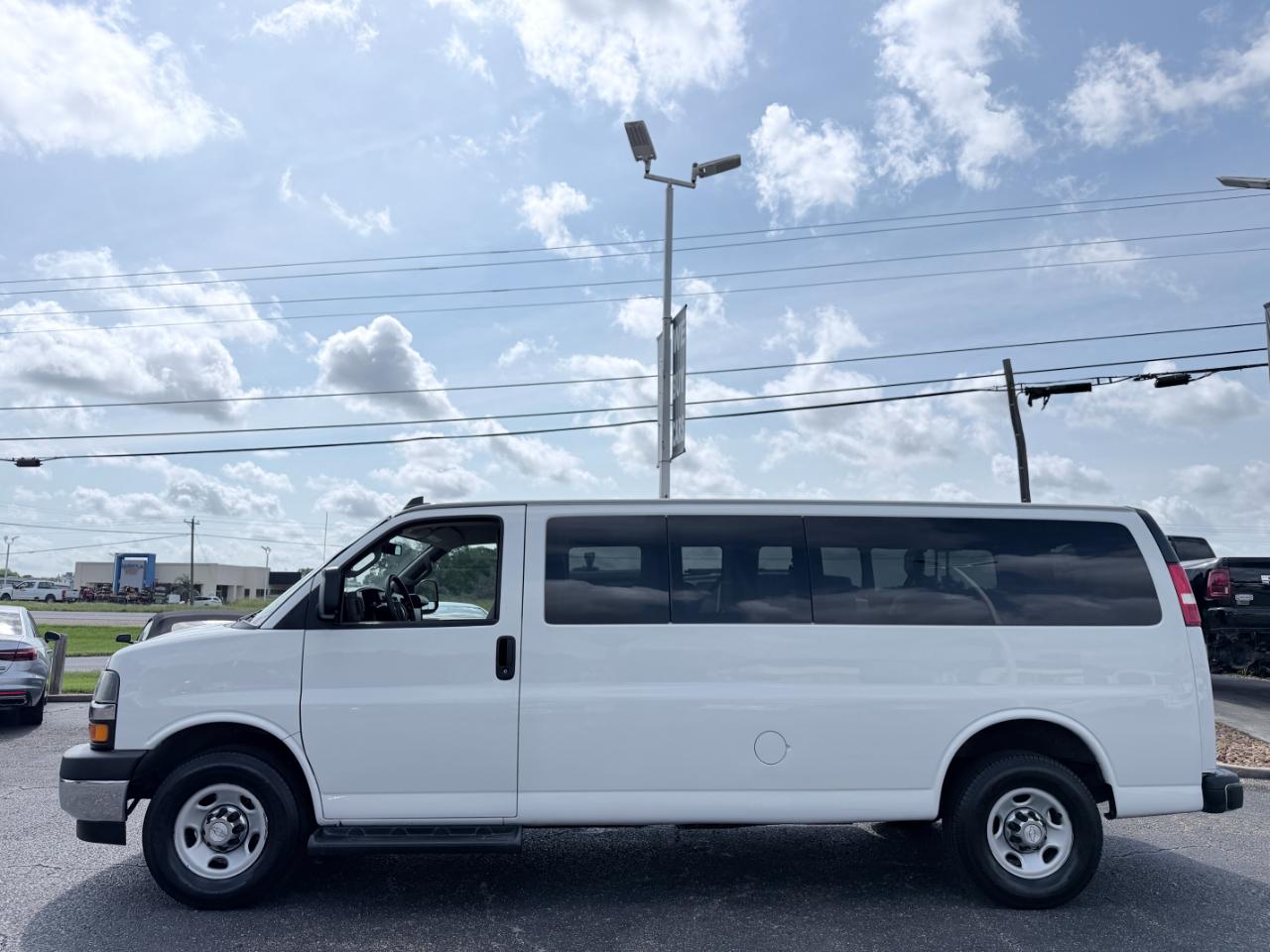 Chevrolet Express Passenger RWD 3500 155" LT 2021