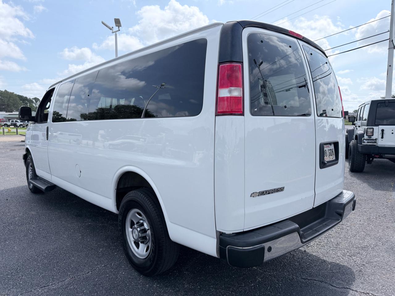 Chevrolet Express Passenger RWD 3500 155" LT 2021