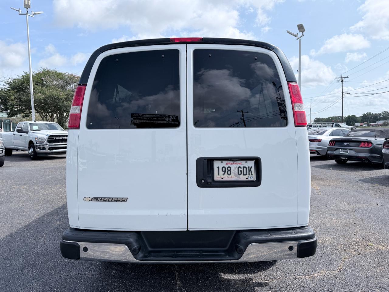 Chevrolet Express Passenger RWD 3500 155" LT 2021