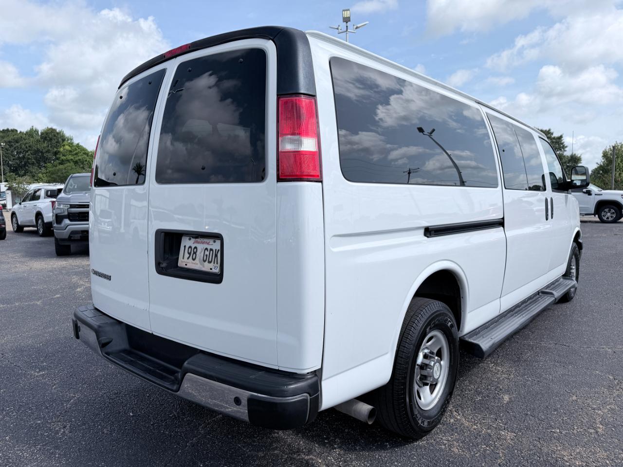 Chevrolet Express Passenger RWD 3500 155" LT 2021