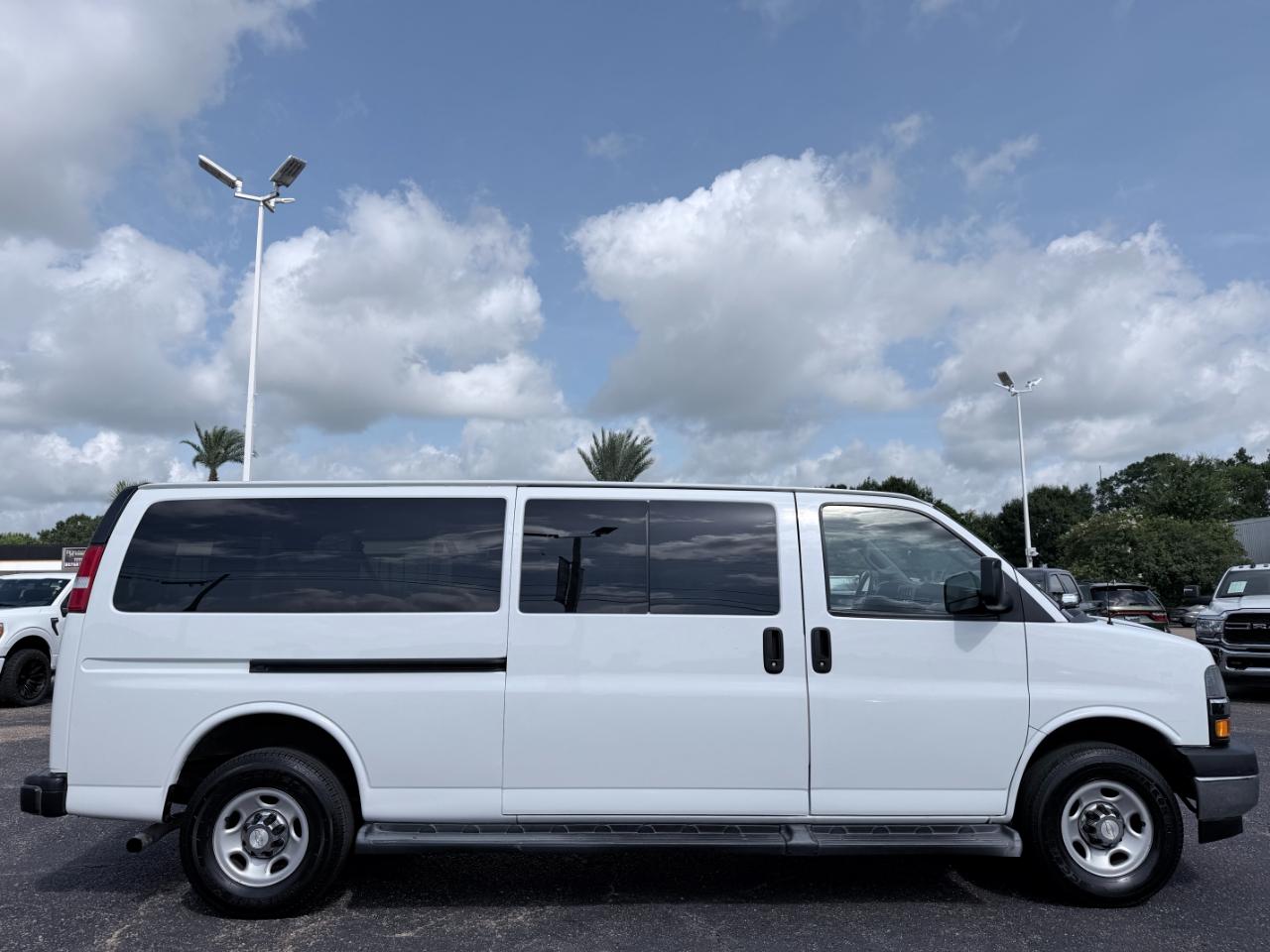 Chevrolet Express Passenger RWD 3500 155" LT 2021