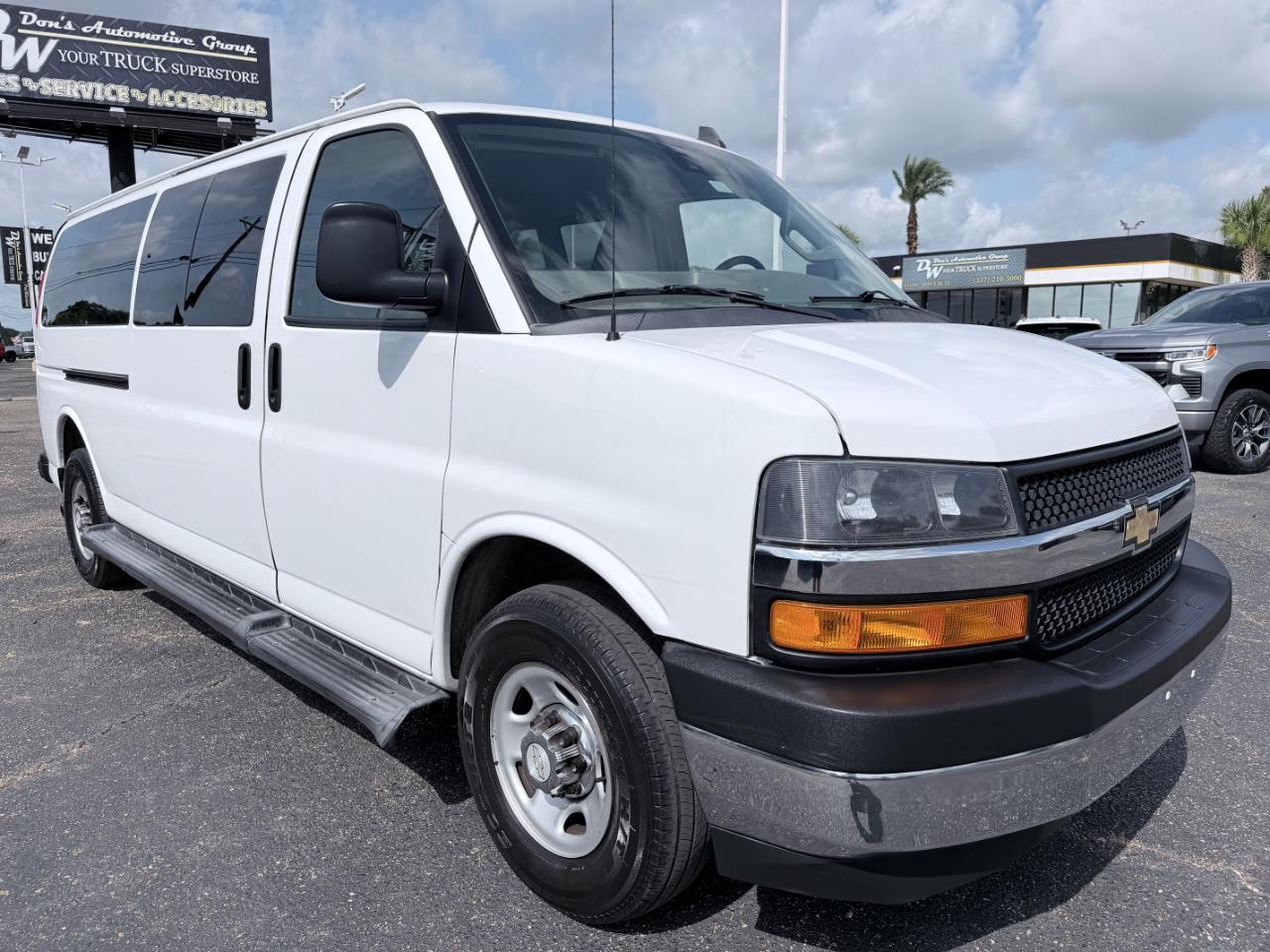 Chevrolet Express Passenger RWD 3500 155" LT 2021