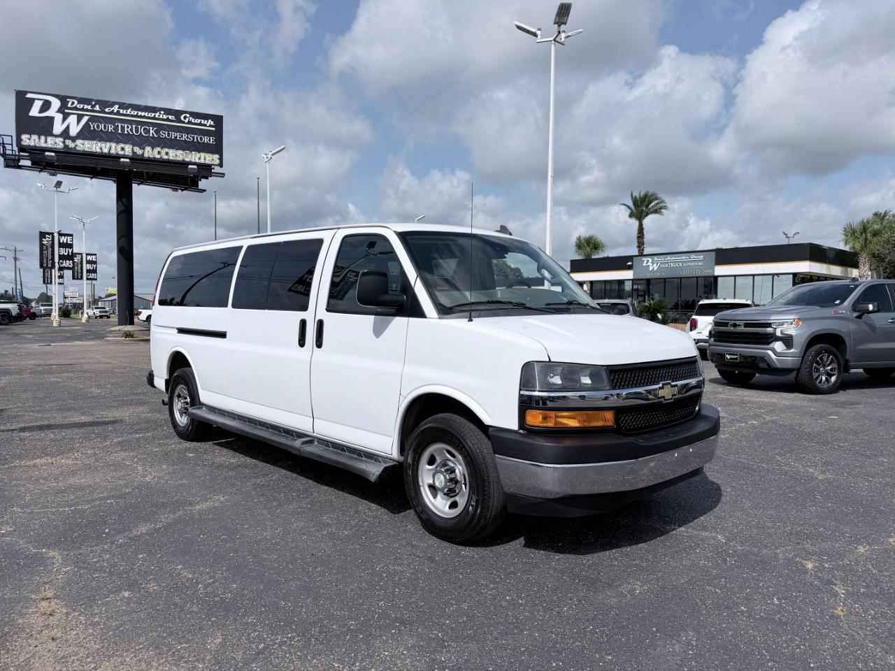Chevrolet Express Passenger RWD 3500 155" LT 2021