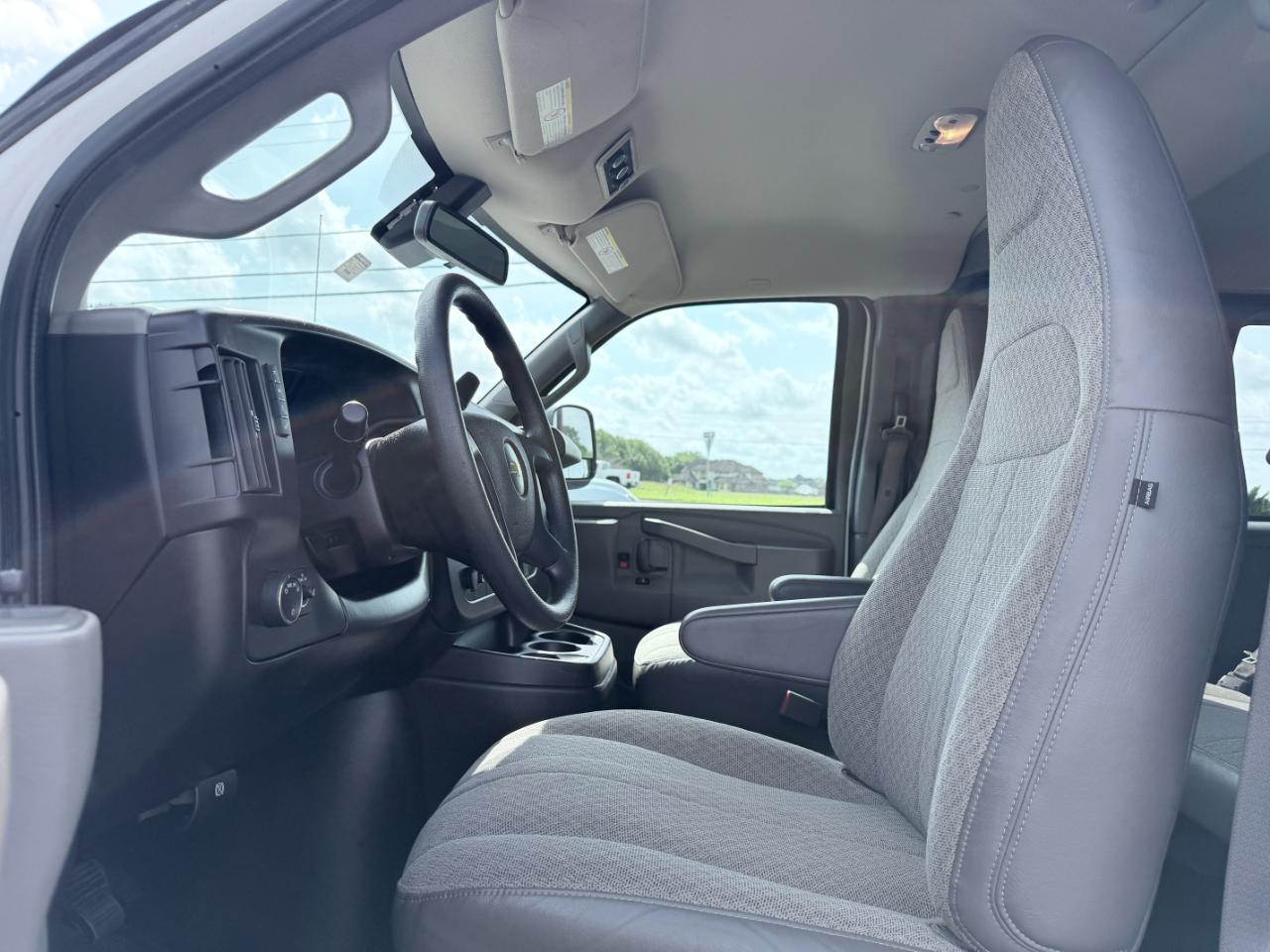 Chevrolet Express Passenger RWD 3500 155" LT 2021