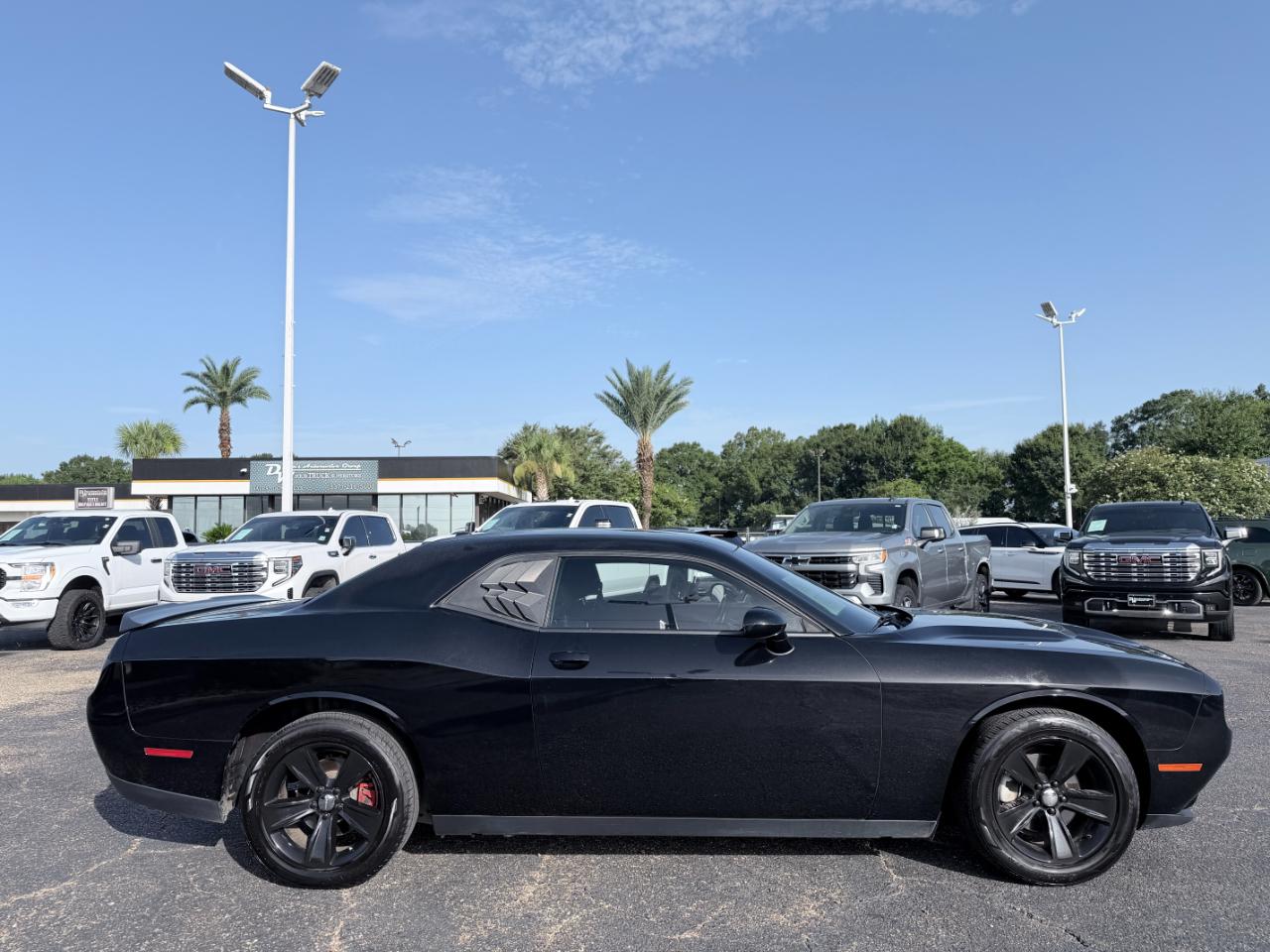 Dodge Challenger SXT RWD 2023