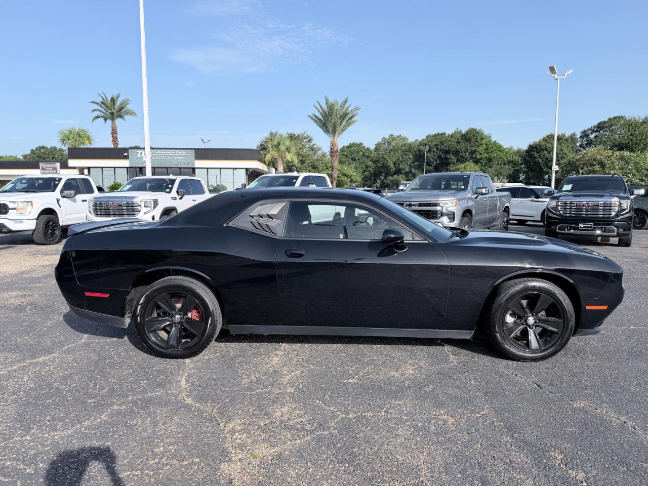 Dodge Challenger SXT RWD 2023