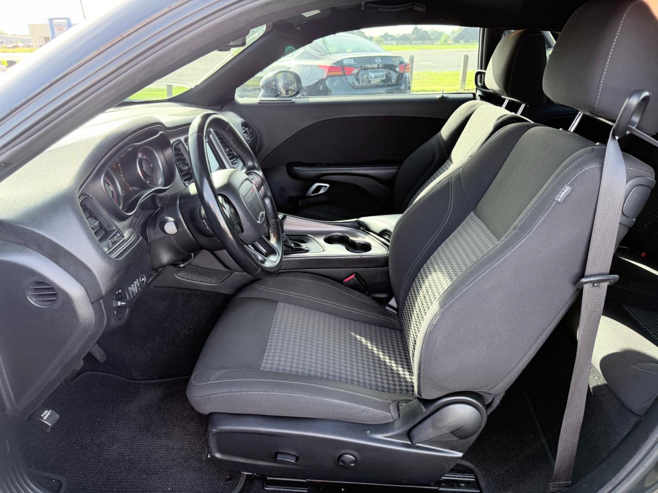 Dodge Challenger SXT RWD 2023