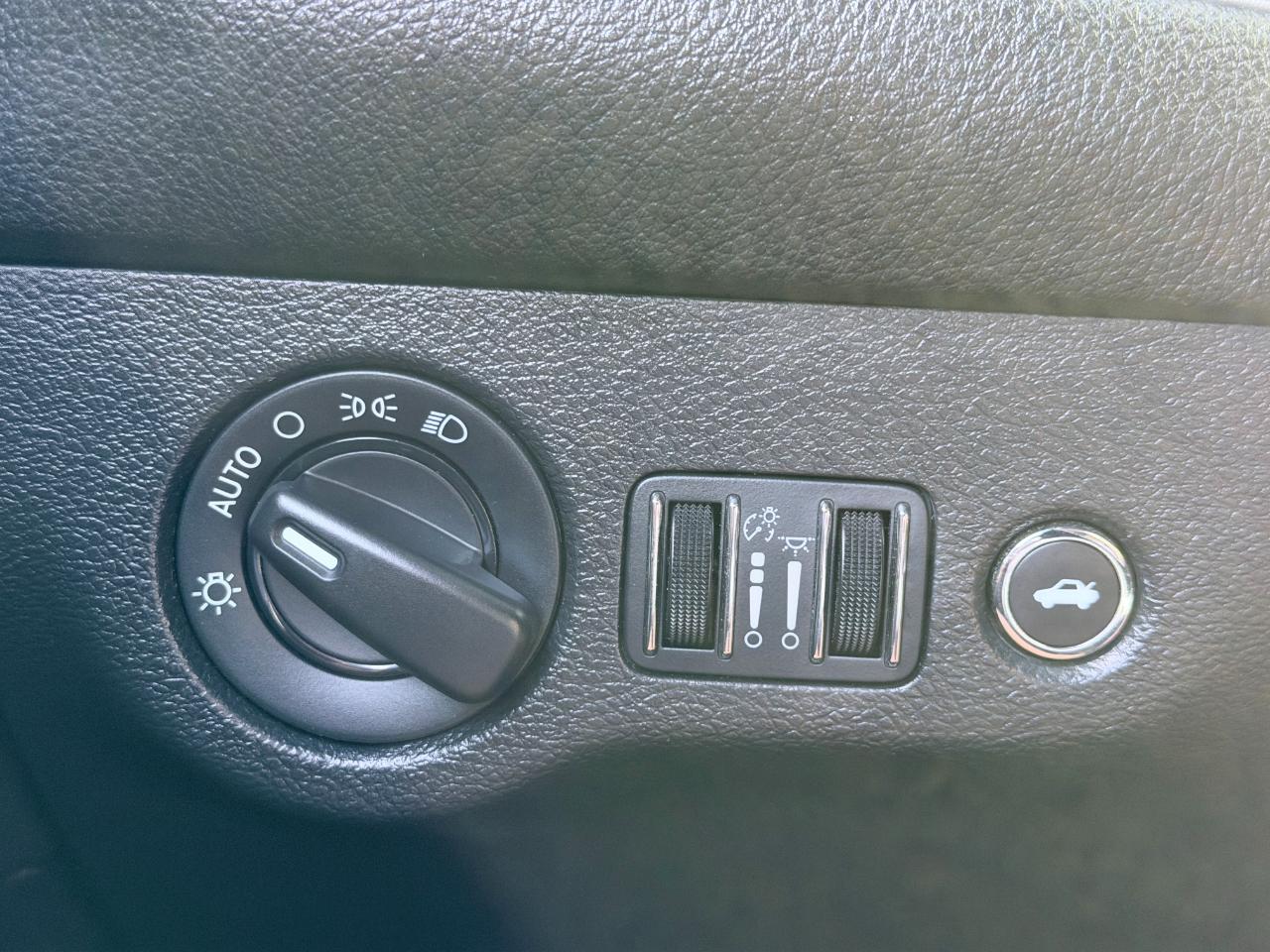 Dodge Challenger SXT RWD 2023