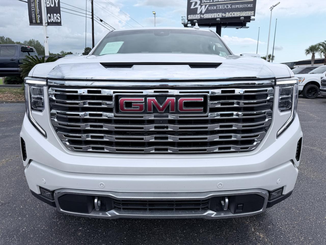 GMC Sierra 1500 4WD Crew Cab 147" Denali 2025
