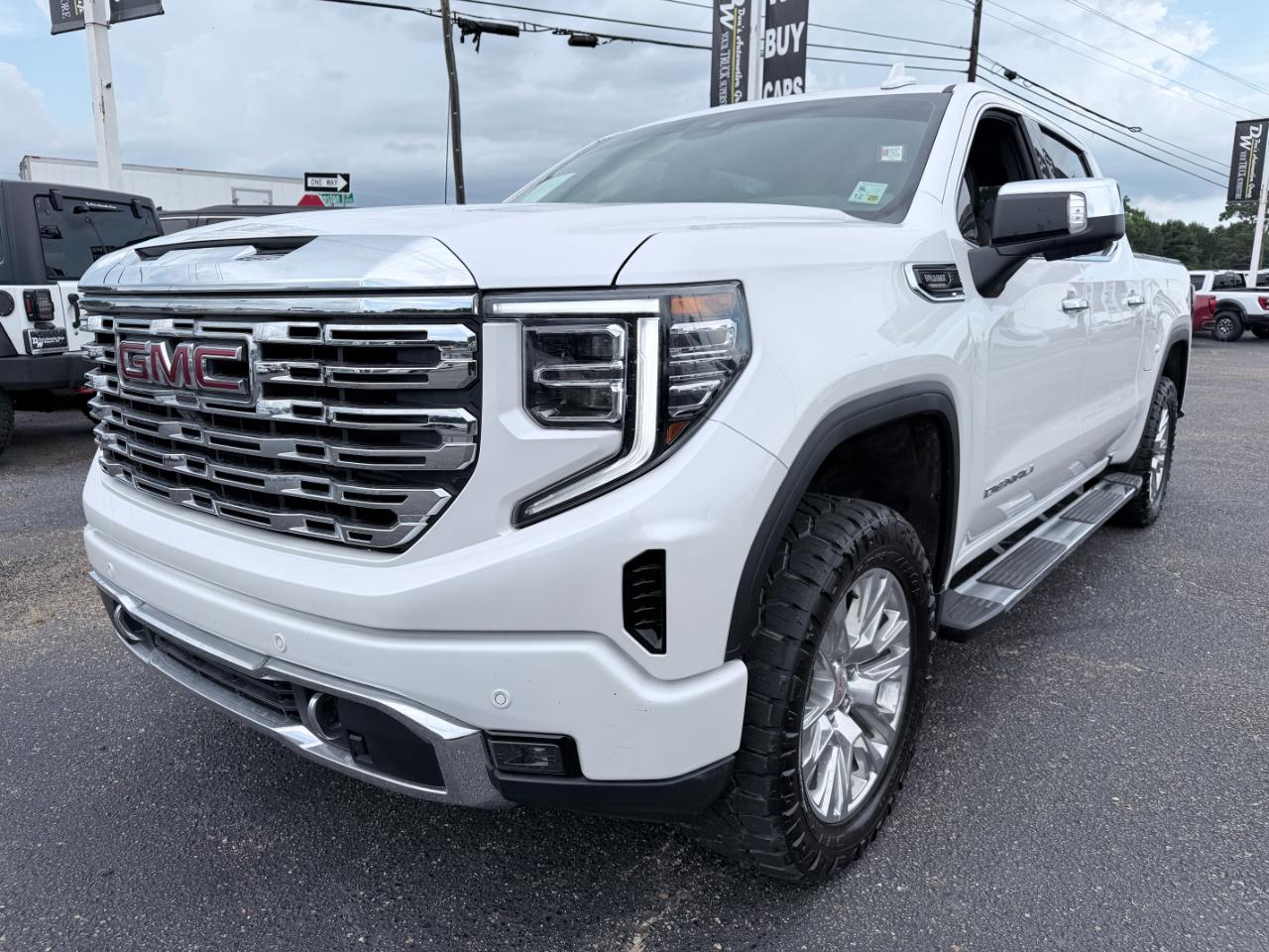 GMC Sierra 1500 4WD Crew Cab 147" Denali 2025