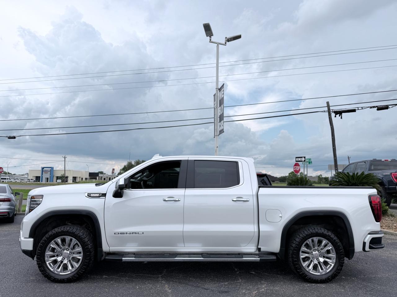 GMC Sierra 1500 4WD Crew Cab 147" Denali 2025
