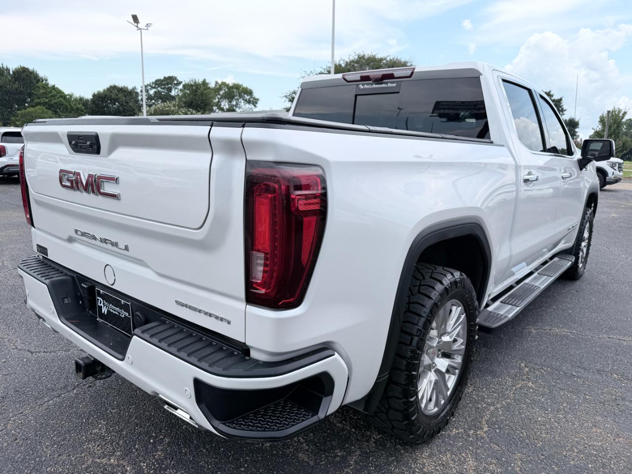 GMC Sierra 1500 4WD Crew Cab 147" Denali 2025
