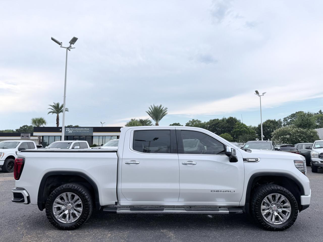 GMC Sierra 1500 4WD Crew Cab 147" Denali 2025