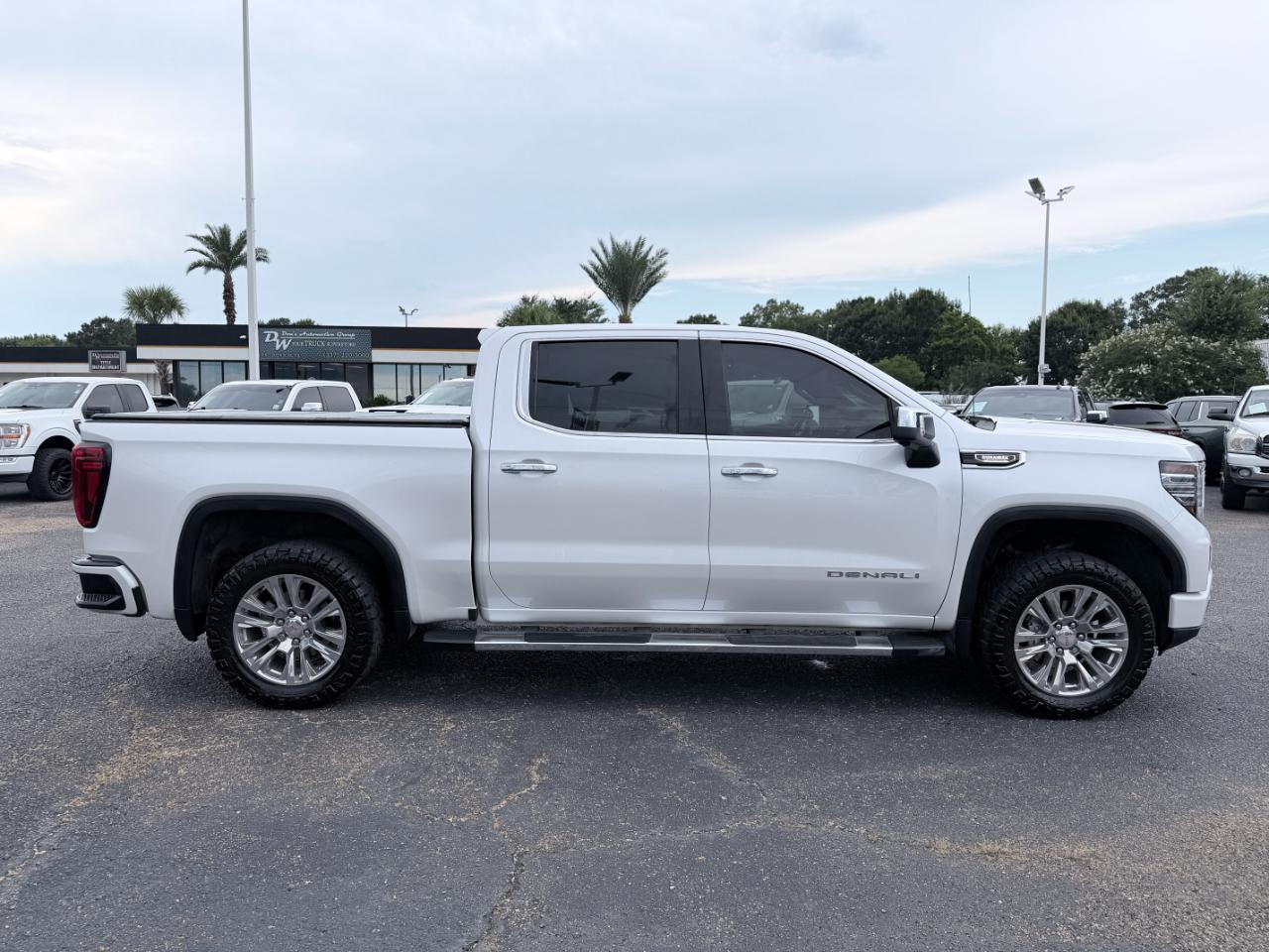 GMC Sierra 1500 4WD Crew Cab 147" Denali 2025