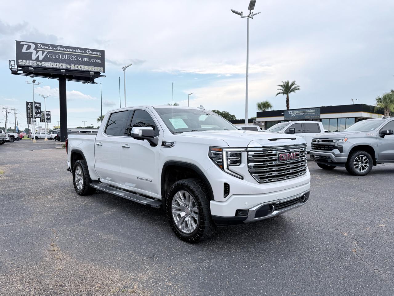 GMC Sierra 1500 4WD Crew Cab 147" Denali 2025