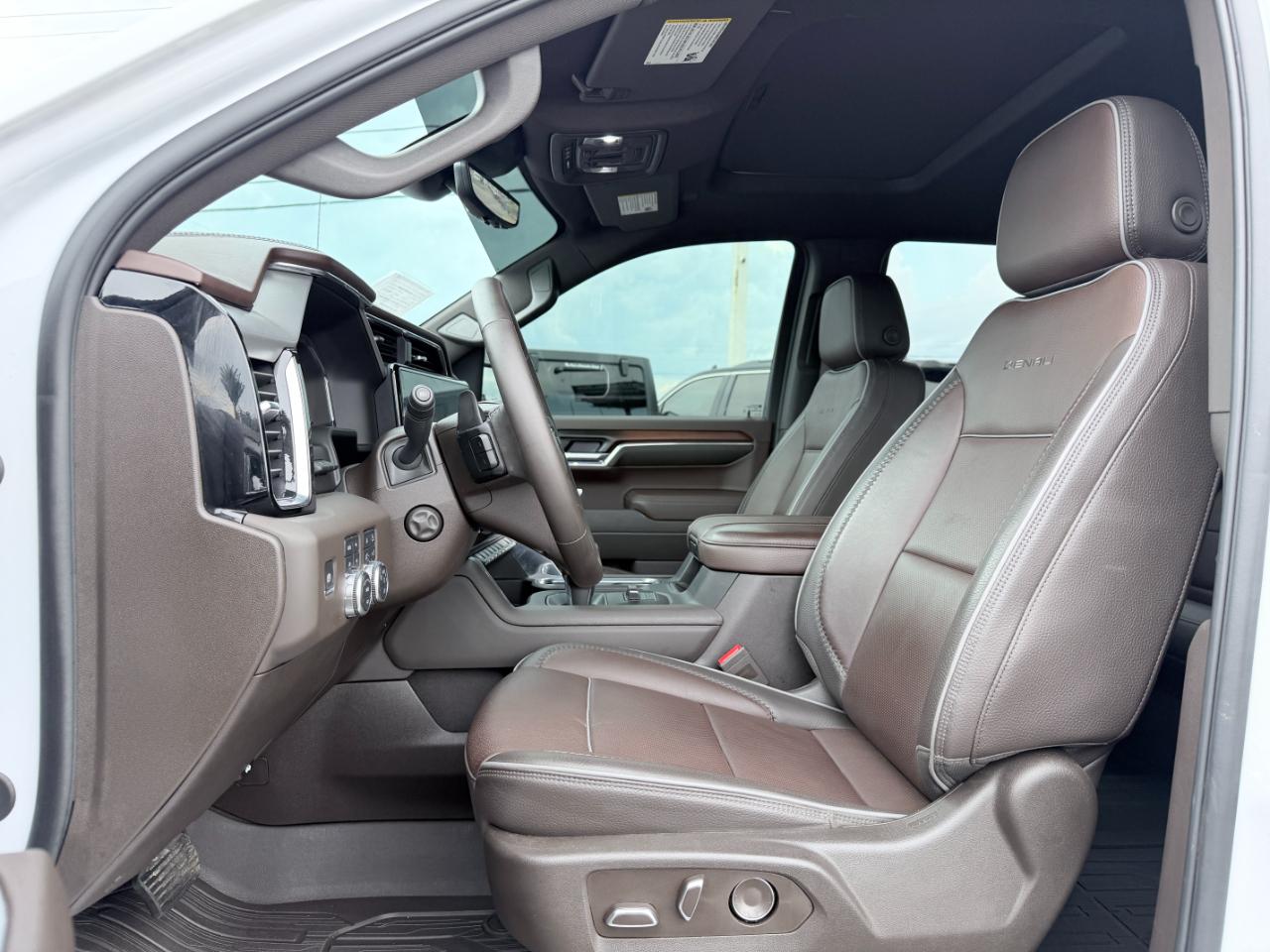GMC Sierra 1500 4WD Crew Cab 147" Denali 2025