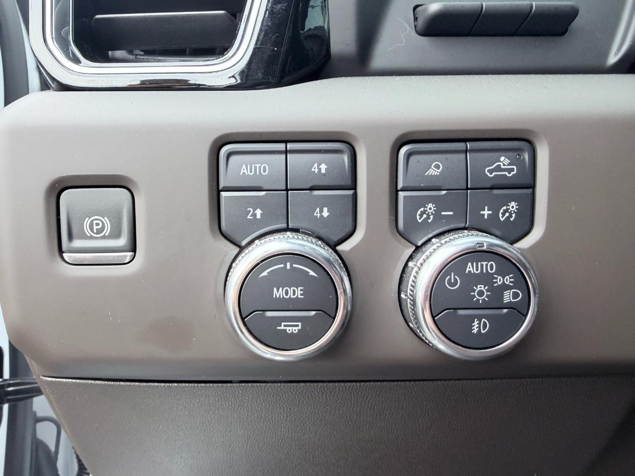 GMC Sierra 1500 4WD Crew Cab 147" Denali 2025