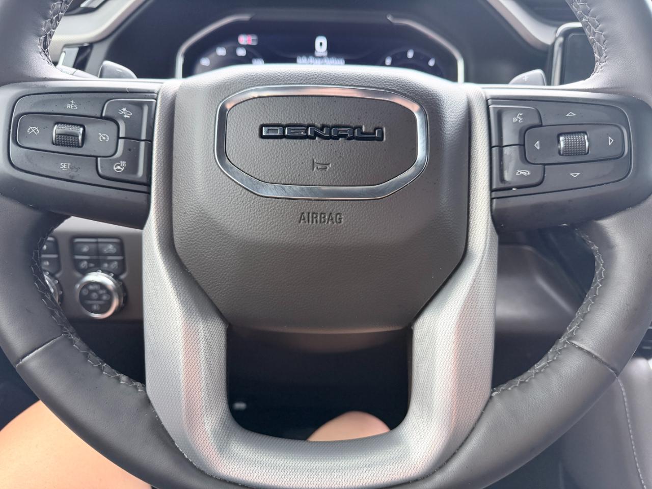 GMC Sierra 1500 4WD Crew Cab 147" Denali 2025