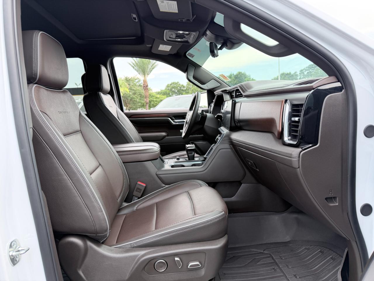 GMC Sierra 1500 4WD Crew Cab 147" Denali 2025