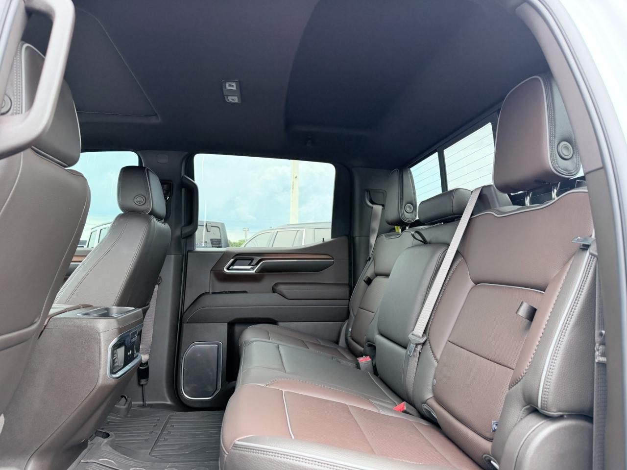 GMC Sierra 1500 4WD Crew Cab 147" Denali 2025
