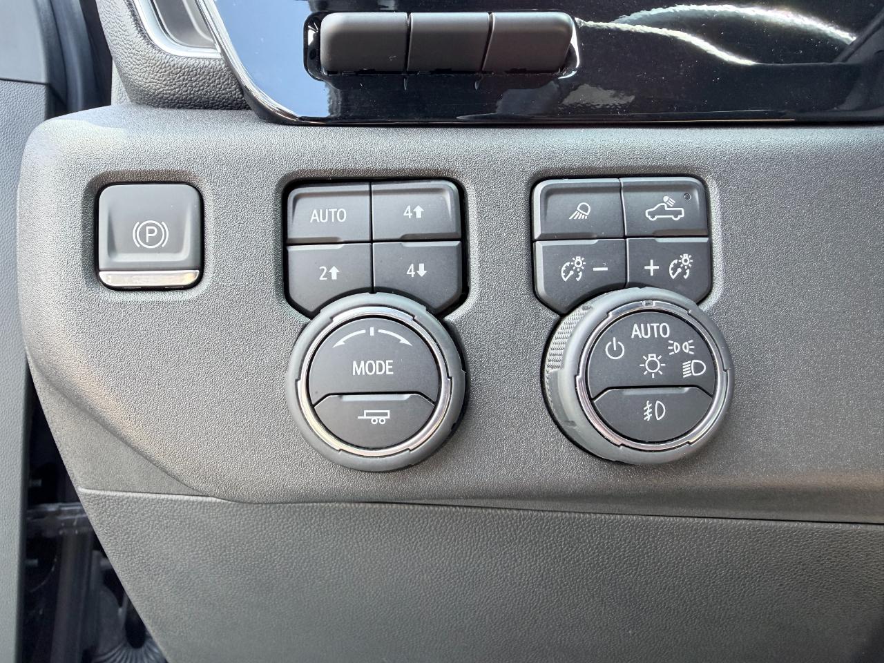 Chevrolet Silverado 2500HD 4WD Crew Cab 159" High Country 2024
