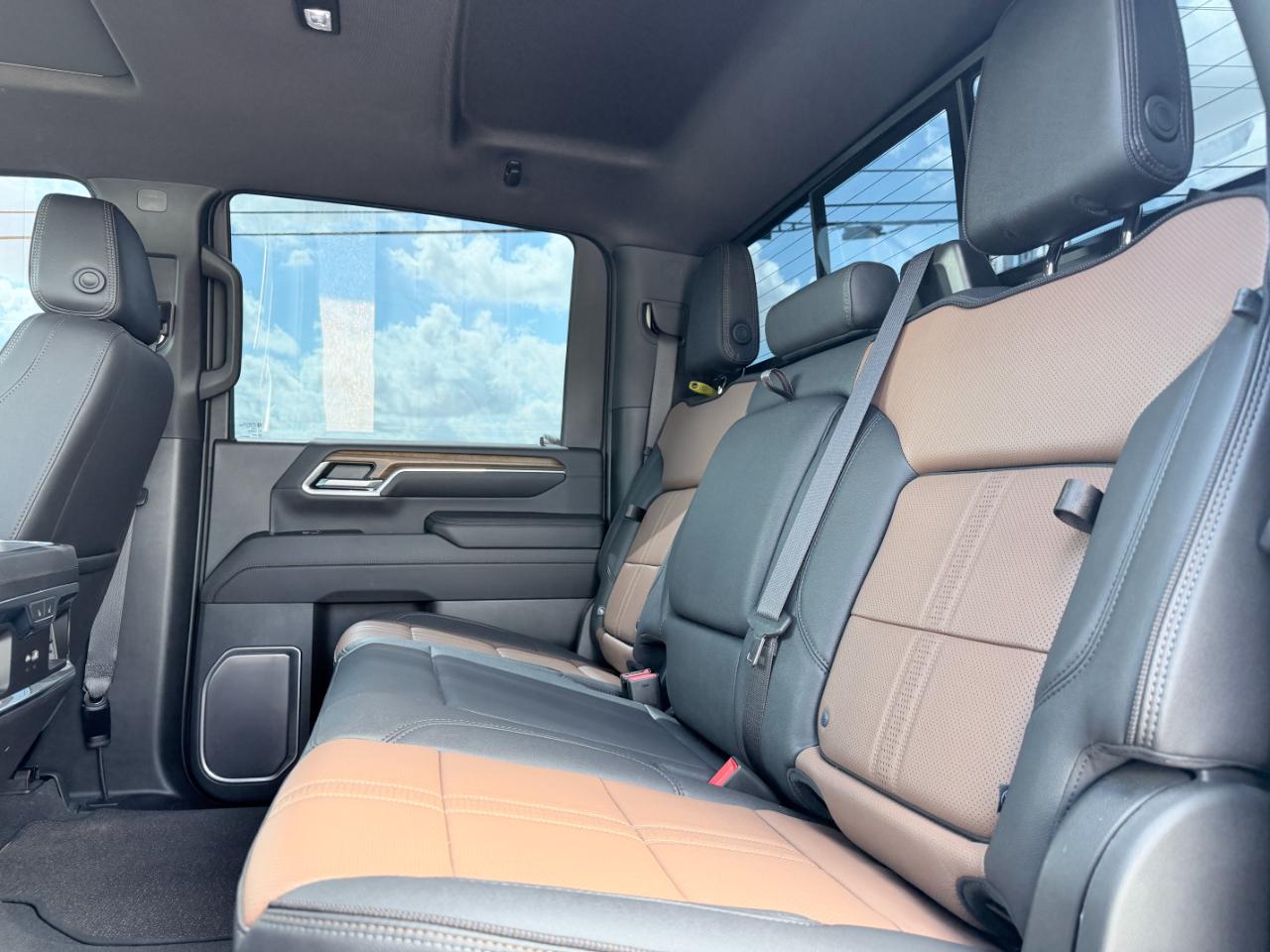 Chevrolet Silverado 2500HD 4WD Crew Cab 159" High Country 2024