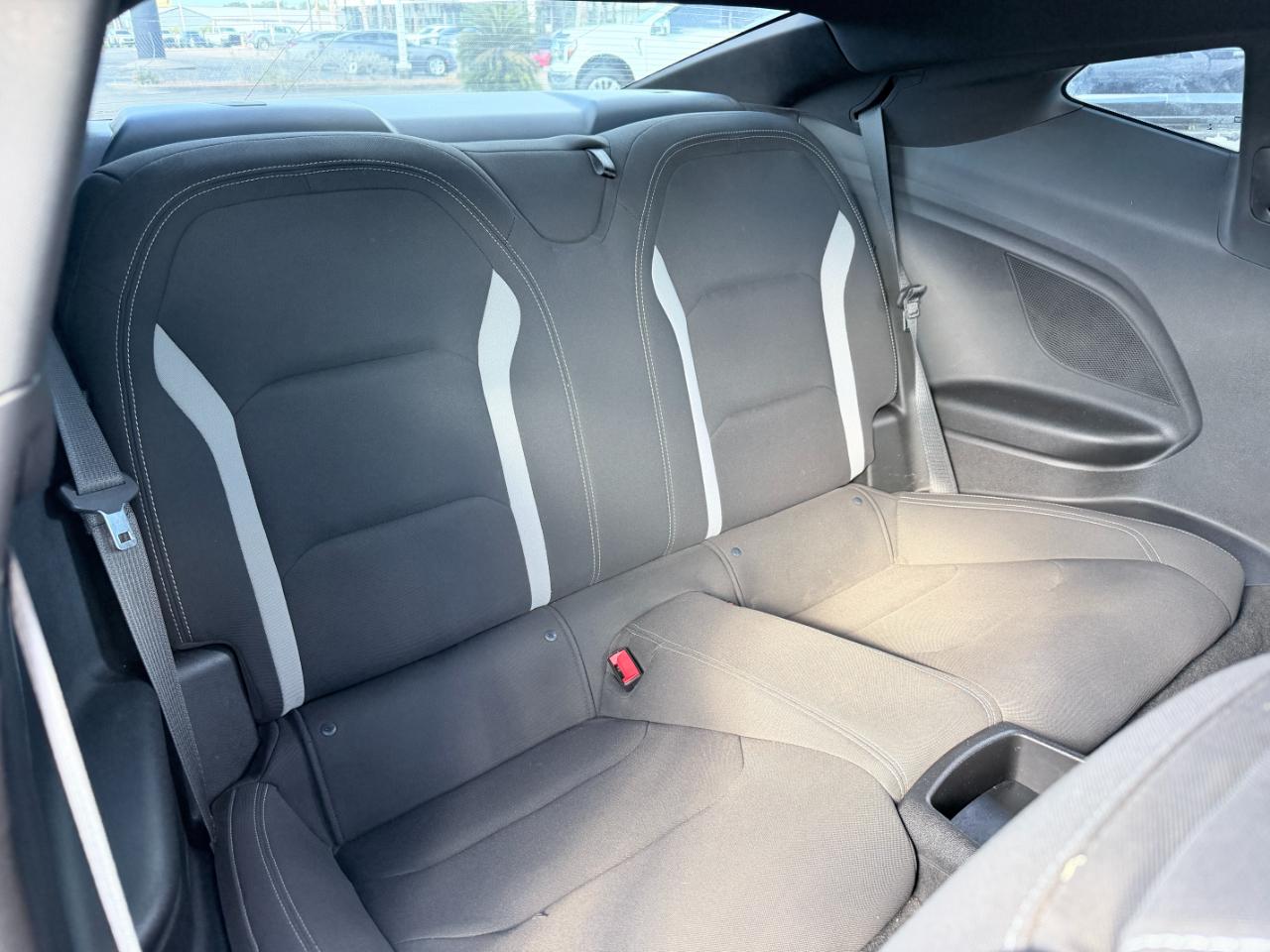 Chevrolet Camaro 2dr Cpe 1LT 2018