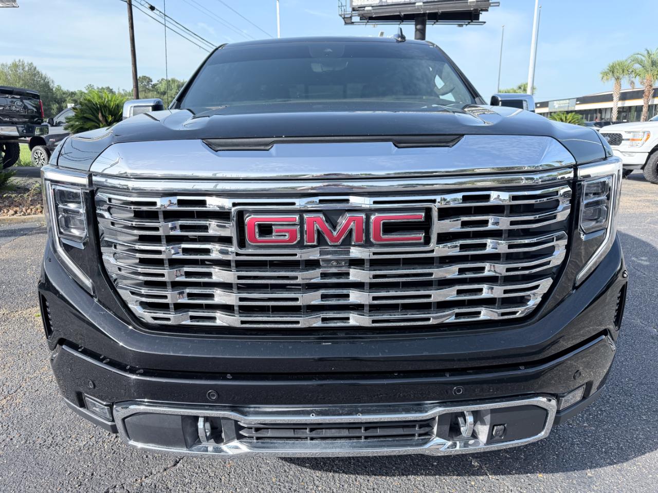 GMC Sierra 1500 4WD Crew Cab 147" Denali 2024