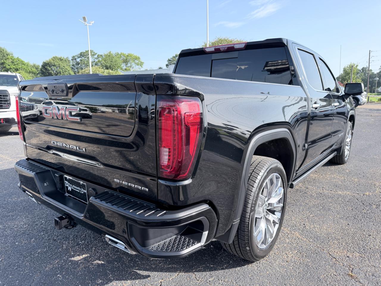 GMC Sierra 1500 4WD Crew Cab 147" Denali 2024