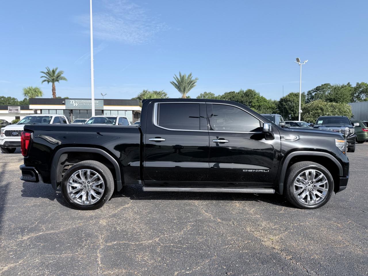 GMC Sierra 1500 4WD Crew Cab 147" Denali 2024