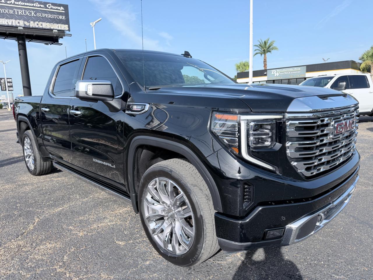 GMC Sierra 1500 4WD Crew Cab 147" Denali 2024