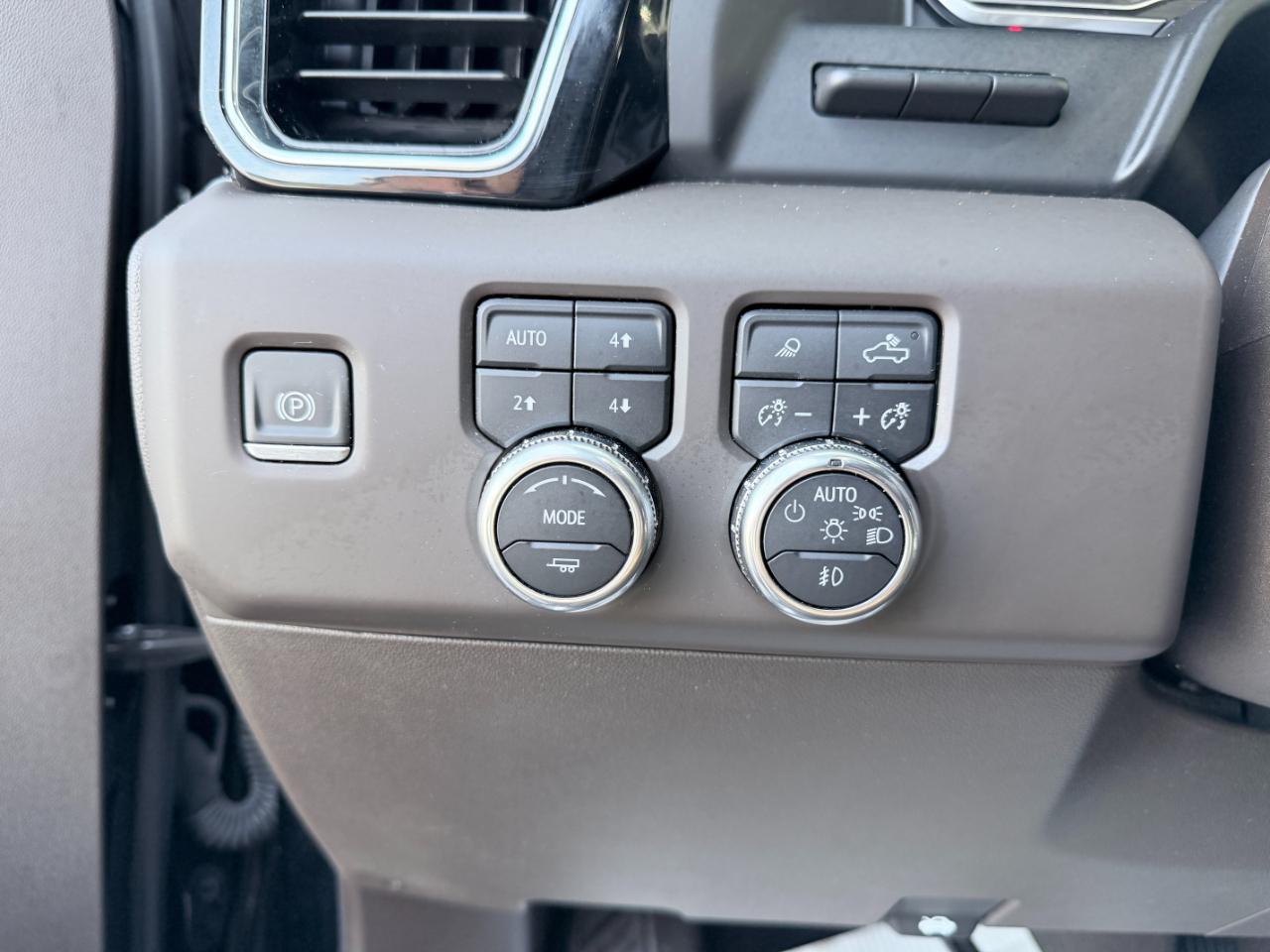 GMC Sierra 1500 4WD Crew Cab 147" Denali 2024