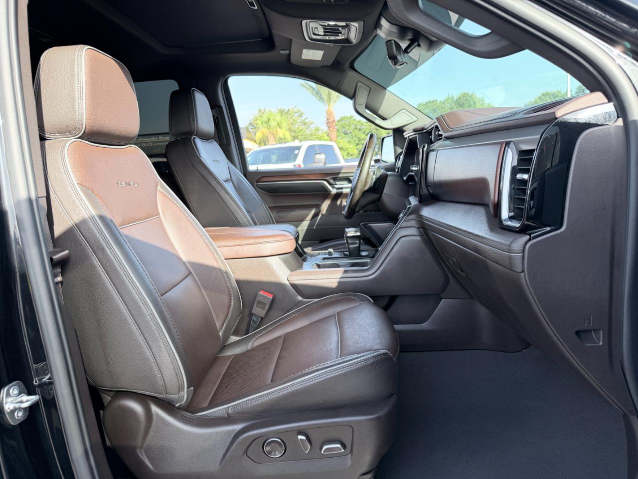 GMC Sierra 1500 4WD Crew Cab 147" Denali 2024