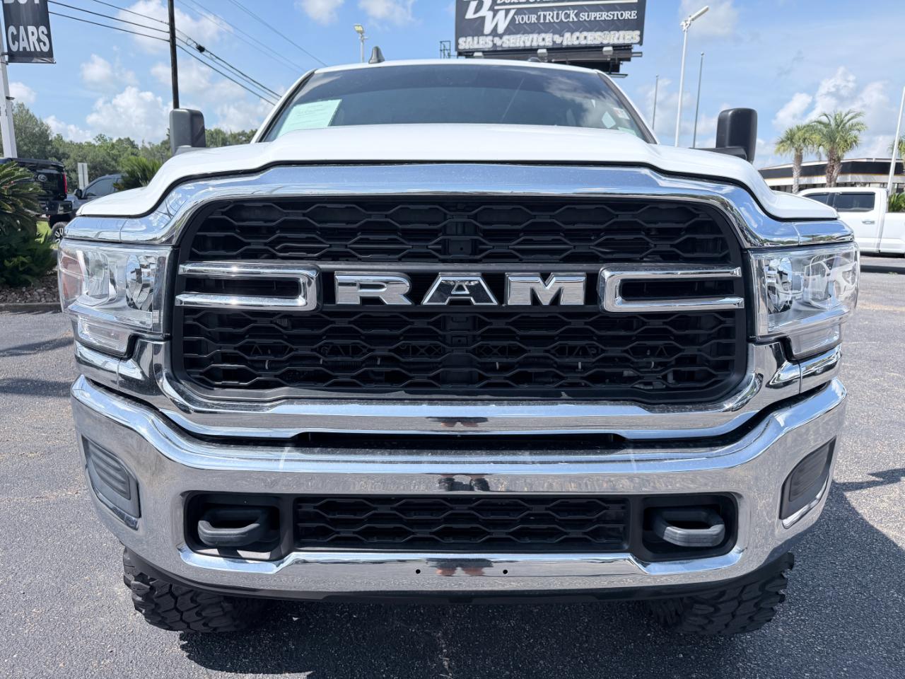 RAM 2500 Tradesman 4x4 Crew Cab 6'4" Box 2022