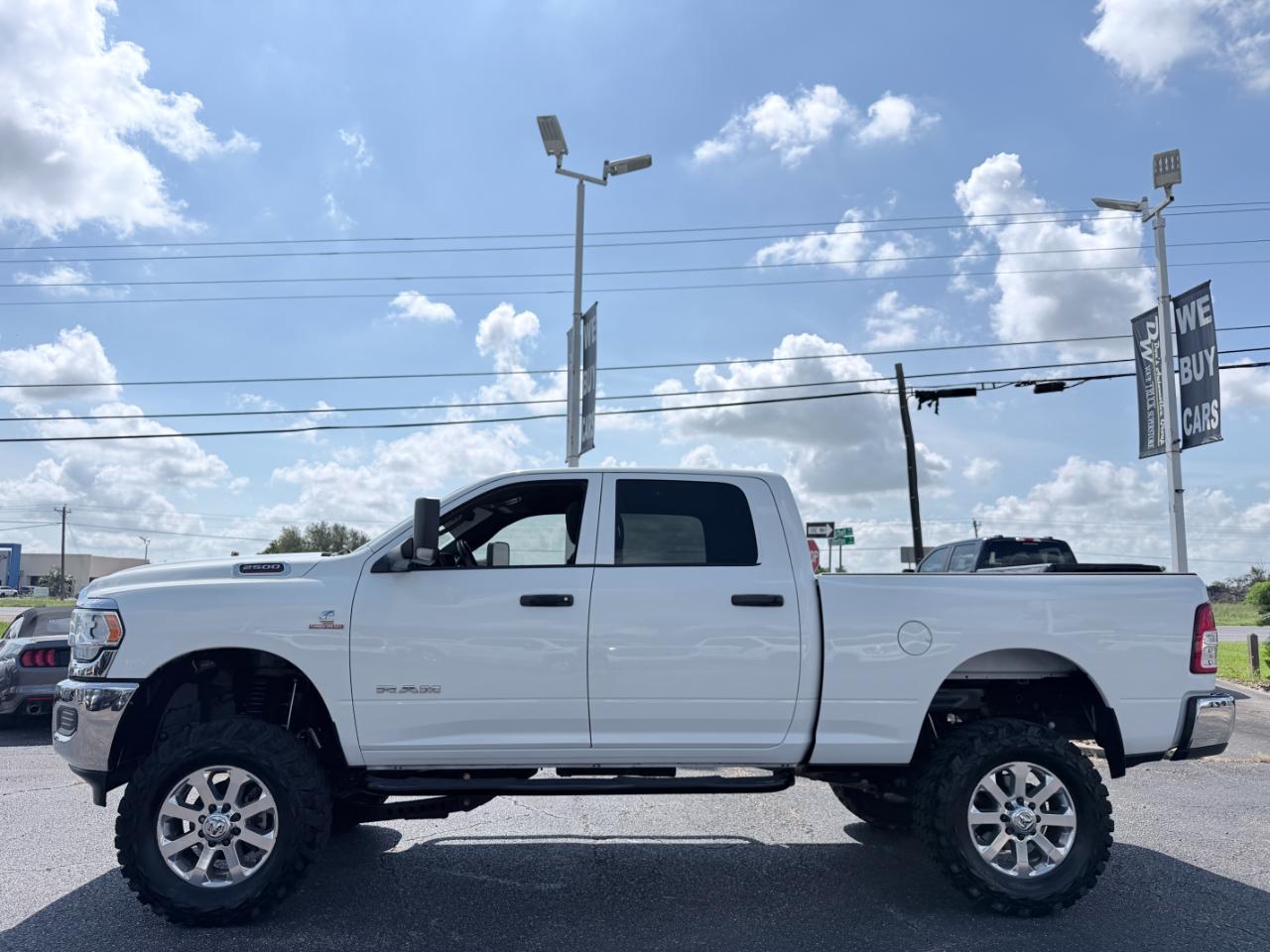 RAM 2500 Tradesman 4x4 Crew Cab 6'4" Box 2022