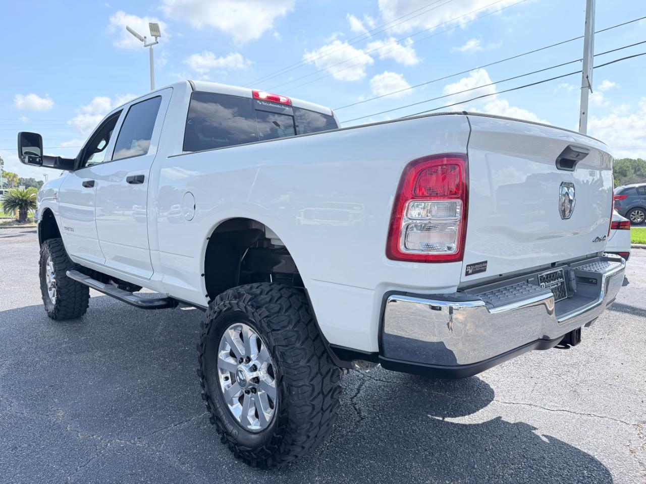 RAM 2500 Tradesman 4x4 Crew Cab 6'4" Box 2022