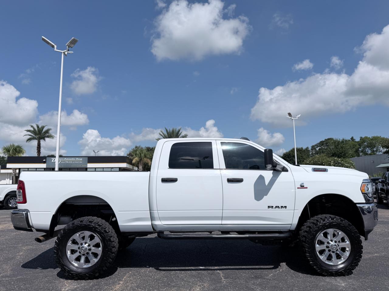 RAM 2500 Tradesman 4x4 Crew Cab 6'4" Box 2022