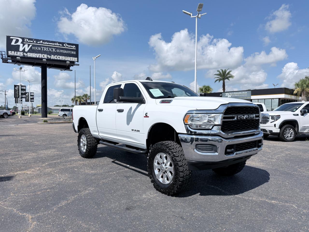 RAM 2500 Tradesman 4x4 Crew Cab 6'4" Box 2022