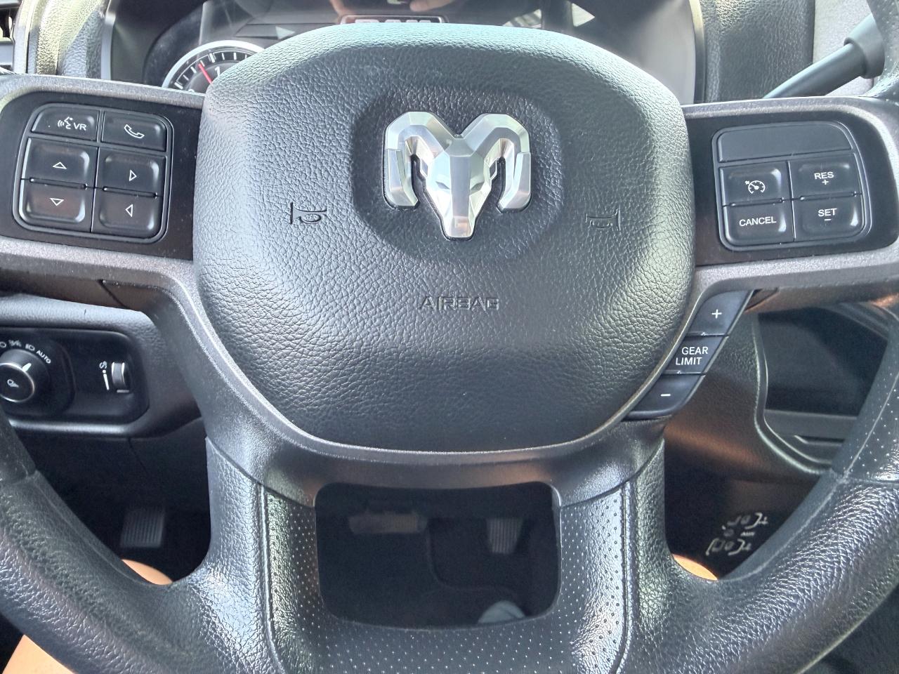 RAM 2500 Tradesman 4x4 Crew Cab 6'4" Box 2022