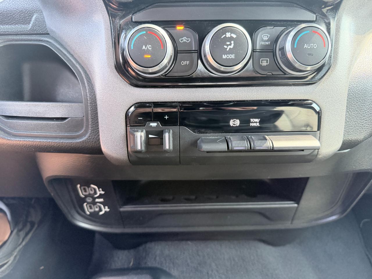 RAM 2500 Tradesman 4x4 Crew Cab 6'4" Box 2022