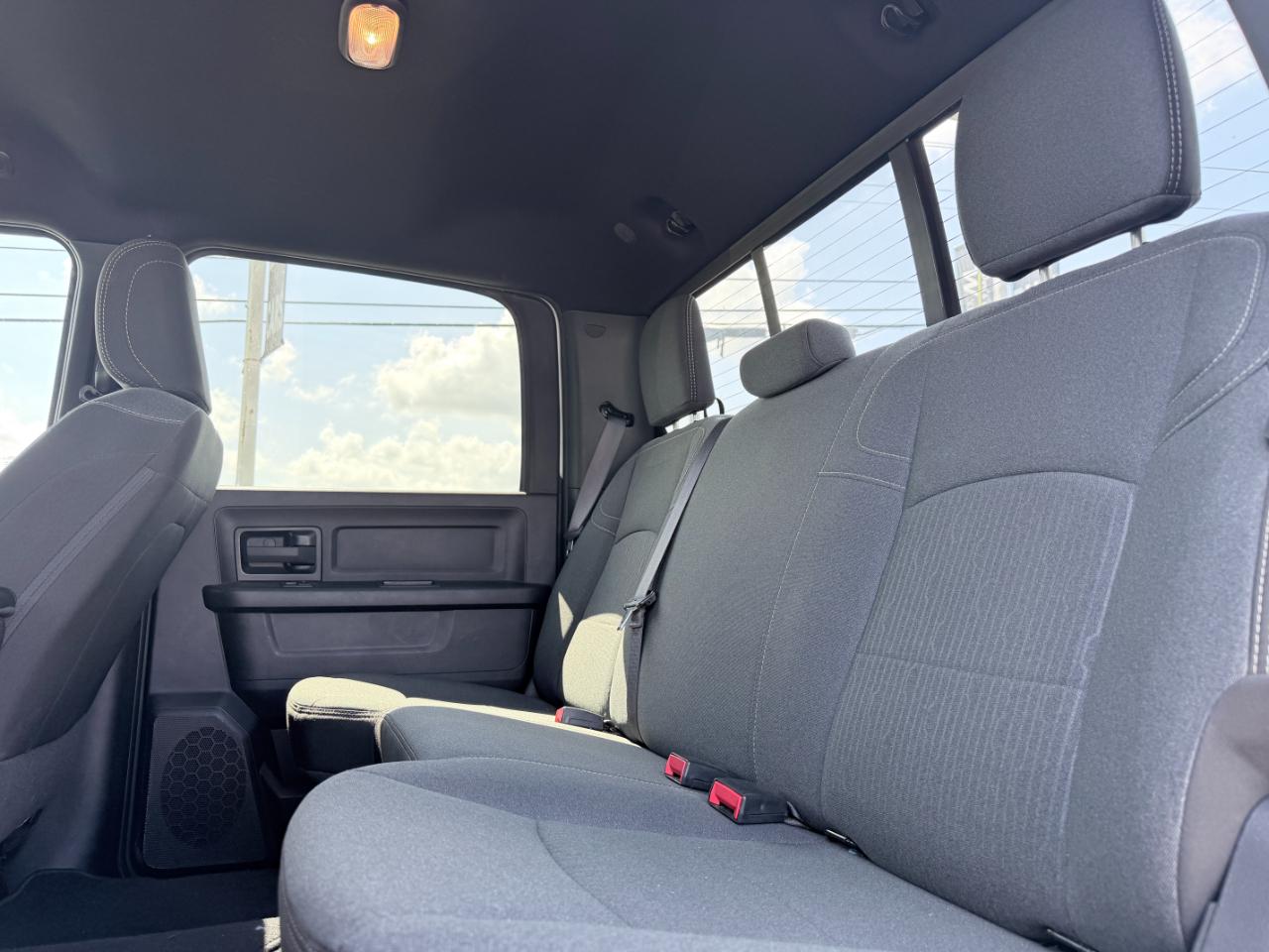 RAM 2500 Tradesman 4x4 Crew Cab 6'4" Box 2022