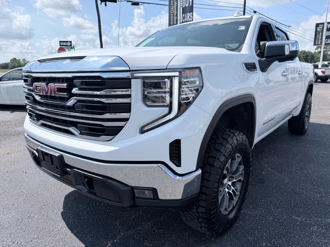 GMC Sierra 1500 4WD Crew Cab 147" SLT 2026