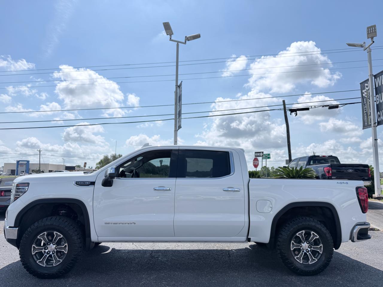 GMC Sierra 1500 4WD Crew Cab 147" SLT 2026