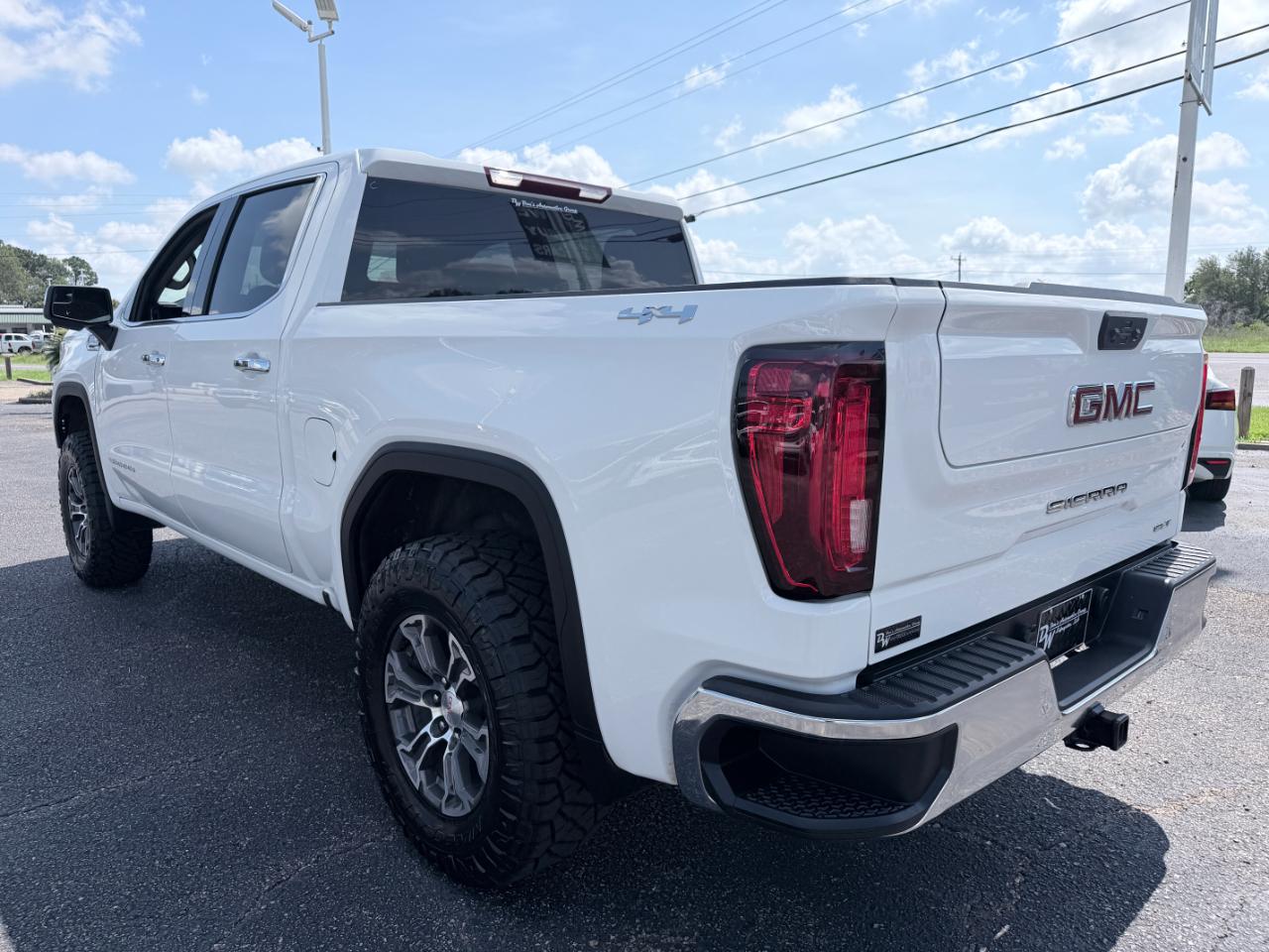 GMC Sierra 1500 4WD Crew Cab 147" SLT 2026