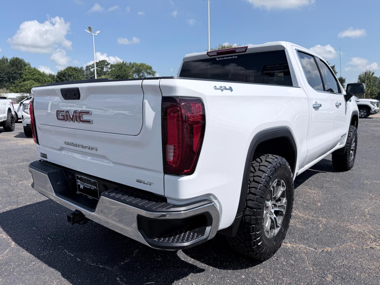 GMC Sierra 1500 4WD Crew Cab 147" SLT 2026