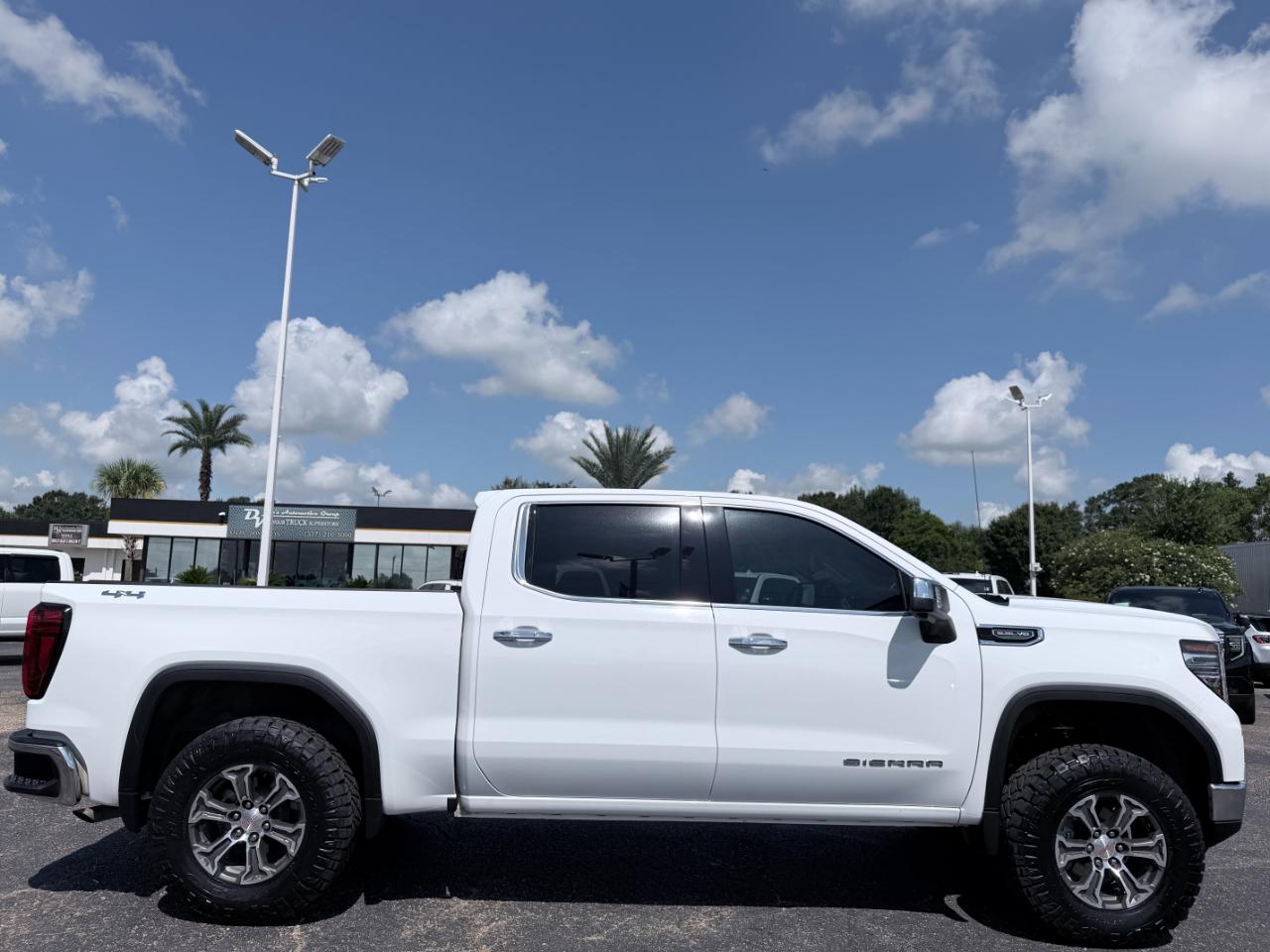GMC Sierra 1500 4WD Crew Cab 147" SLT 2026