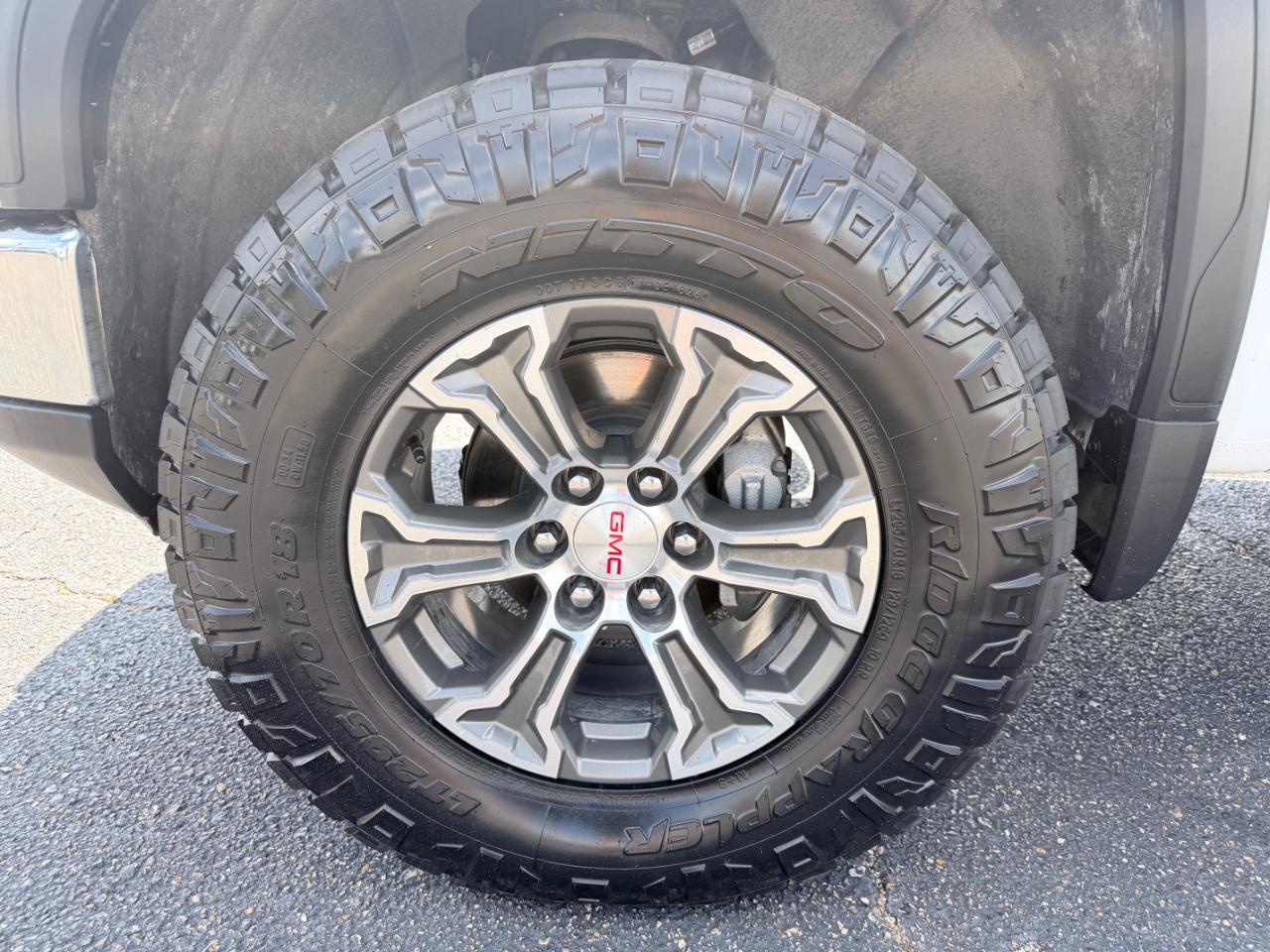 GMC Sierra 1500 4WD Crew Cab 147" SLT 2026