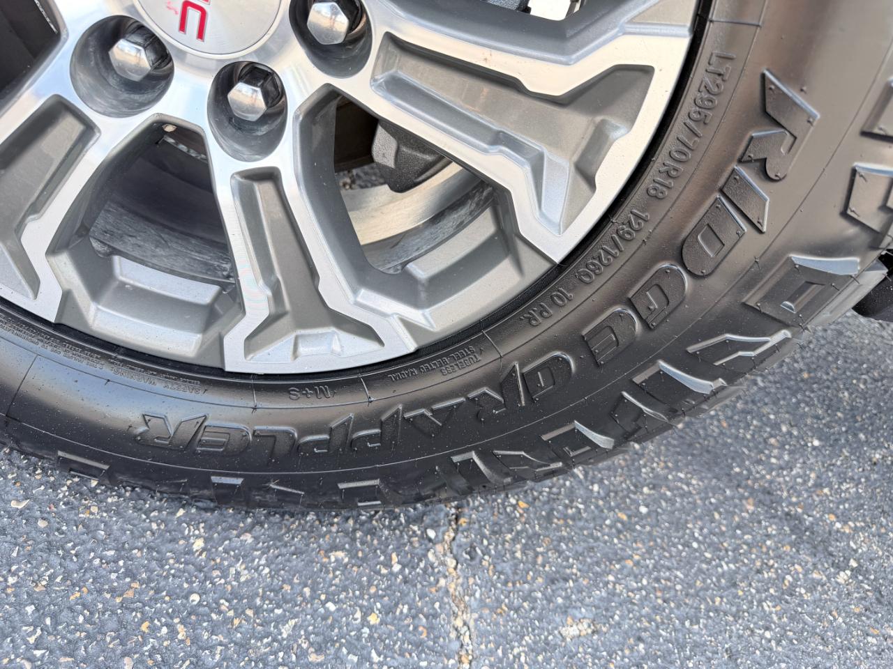 GMC Sierra 1500 4WD Crew Cab 147" SLT 2026