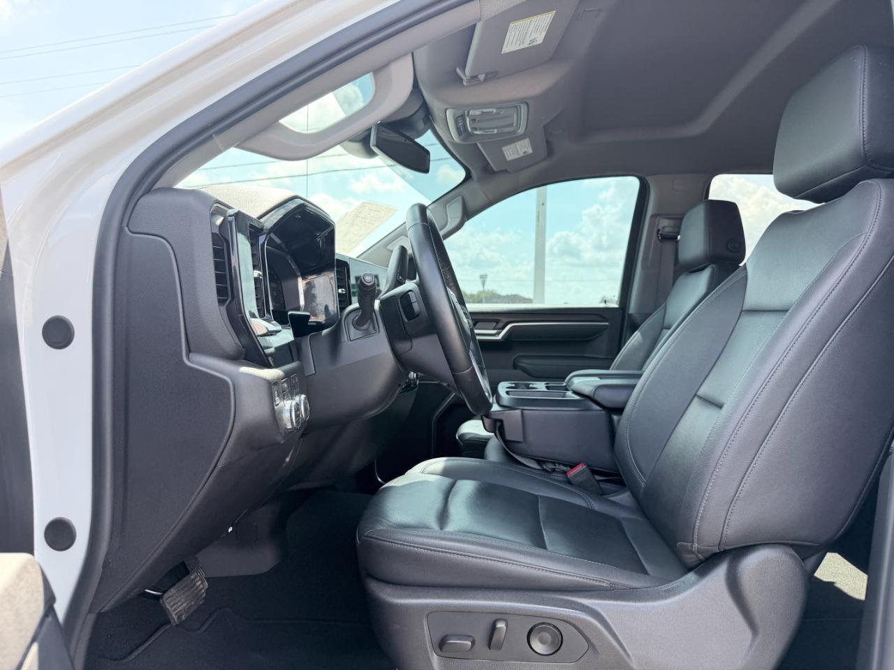 GMC Sierra 1500 4WD Crew Cab 147" SLT 2026